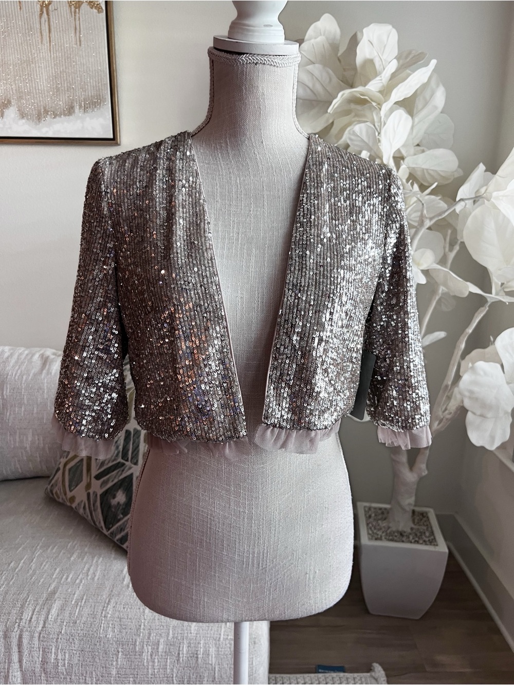 Gal Meets Glam Silver Sequin Cropped Bolero Woman’s Jacket size 4